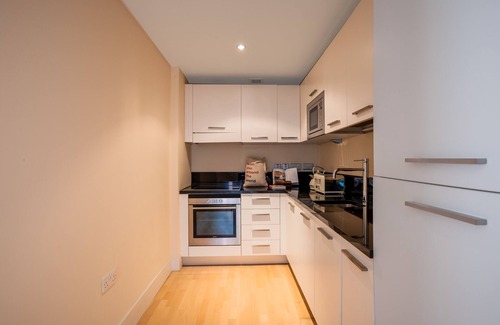 Queenhithe Apartment | Impeccable 1-Bed Apartment in London City
