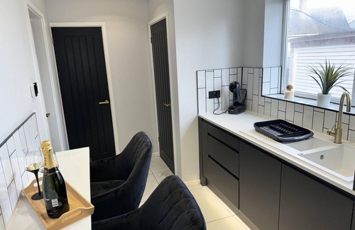 Walsall House | Impeccable 3-Bed House in Walsall