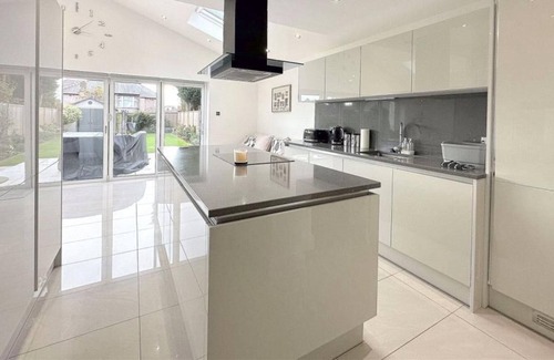 Liverpool House | Impeccable 4-Bed House in Liverpool