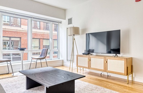 Back Bay East Apartment | Impeccable Back Bay 1BR w/W/D & Gym, near Copley Sq, by Blueground