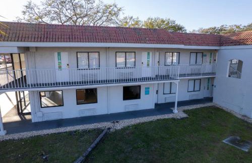 Kissimmee Hotel | Impeccably cozy hotel room Developer Inn Express