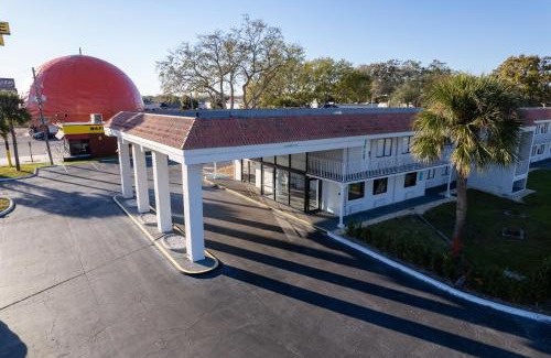 Kissimmee Hotel | Impeccably cozy hotel room Developer Inn Express