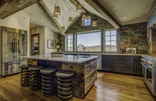 West Dover House | Impeccably Designed Luxury 5 Bedroom Home One Mile from Mt Snow & Hermitage Club
