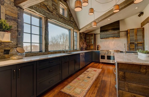 West Dover House | Impeccably Designed Luxury 5 Bedroom Home One Mile from Mt Snow & Hermitage Club