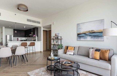 Bur Dubai Apartment | Impressive 1BR Apt in 1 Residences - Near Metro!