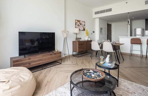 Bur Dubai Apartment | Impressive 1BR Apt in 1 Residences - Near Metro!