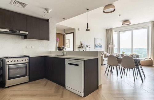 Bur Dubai Apartment | Impressive 1BR Apt in 1 Residences - Near Metro!