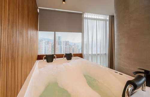 San Diego Apartment | Impressive 2BR apt with Jacuzzi & A/C in El Poblado