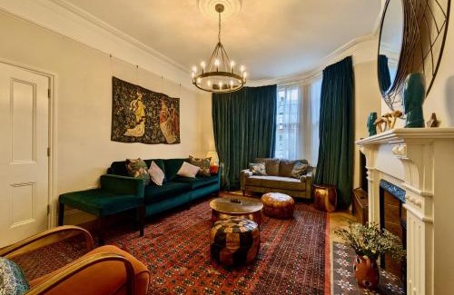 Streatham Hill House | Impressive 5BR family home in Leafy