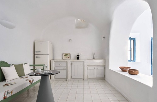 Pyrgos Villa | Impressive Santorini Apartment | 1 Bedroom Suite | Apartment Moe | Furnished.