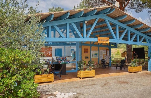 La Roque-d'Antheron House | In a 4-star campsite, 2 swimming pools, lake with tobogan, laundry, petanque, tennis