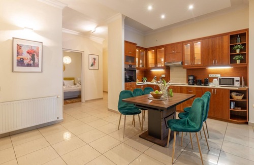 Inner City Budapest Apartment | in a historic building elegant apartment next to a metro stop
