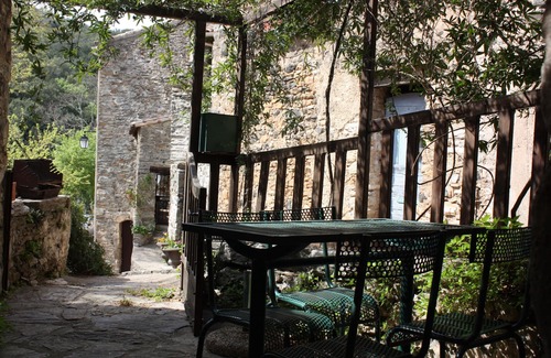 Pezenes-les-Mines Apartment | In a medieval village, sunny, spacious gite, surrounded by nature