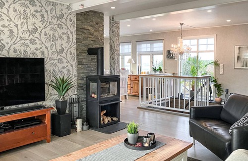 Karvag House | In a wonderful location by the water and close to the Atlantic Road, this family-friendly vacation h