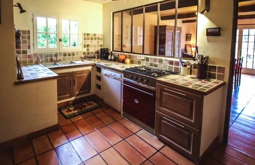 Courthezon House | In Courthézon near Avignon, vacation villa, fenced pool and lovely grounds.