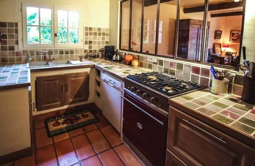 Courthezon House | In Courthézon near Avignon, vacation villa, fenced pool and lovely grounds.