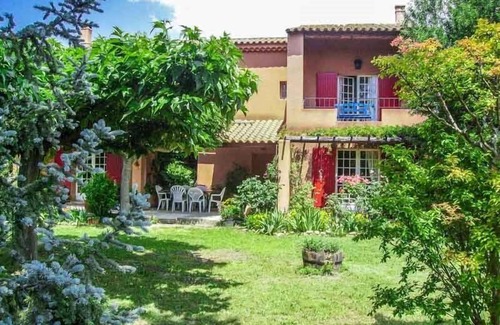 Courthezon House | In Courthézon near Avignon, vacation villa, fenced pool and lovely grounds.