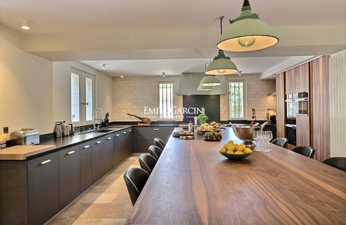 St.-Remy-de-Provence House | In Saint-Remy, Stone house, 8 bedrooms, heated pool, tennis court & caretaker