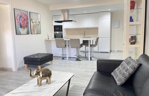 Fuengirola City Centre Apartment | IN THE CENTER OF FUENGIROLA WITH LARGE TERRACE WITH FREE CAR PARKING