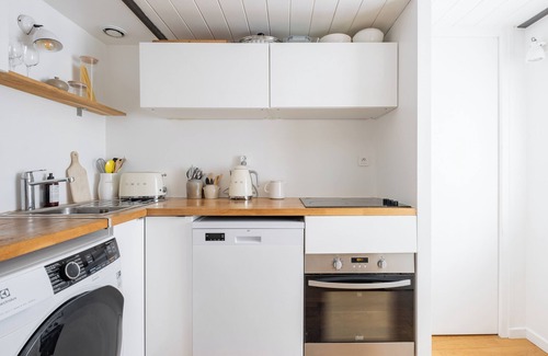 Quartier de la Porte-Saint-Denis Apartment | In the Eaves of the Écuries, by Veeve