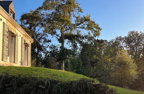 Pont-Aven House | 🌸 "In the Garden of Camellias – Peaceful House Between Sea and Artists’ Town"