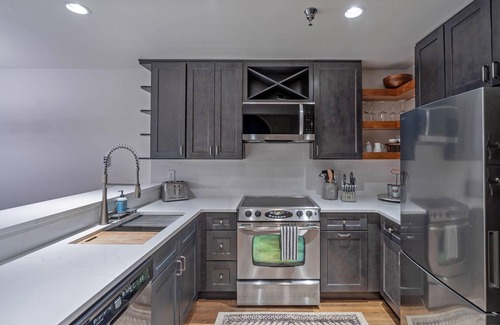 Mountain Village Condo | In the Heart of Mountain Village - Steps to Skiing: 2 bdr/2 bath condo w/balcony