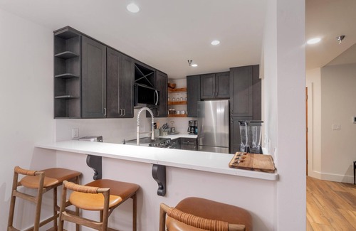 Mountain Village Condo | In the Heart of Mountain Village - Steps to Skiing: 2 bdr/2 bath condo w/balcony