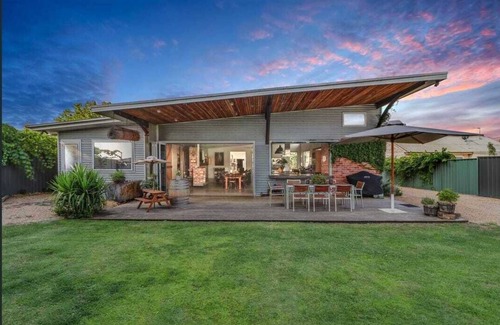 Mansfield House | In the Heart of Mansfield - Perfect for Large Families