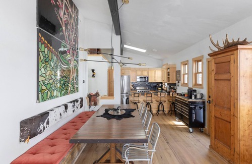 Telluride House | In the HEART of Telluride! THE SADDLE PAD- 5 stars! Walk to everything!