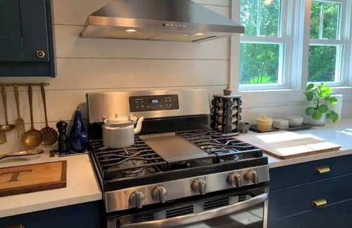 Middlebury - Warren House | In the heart of town, a modern farmhouse