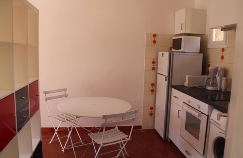 Sanary-sur-Mer House | In the hill, a stone's throw from the sea, completely renovated.