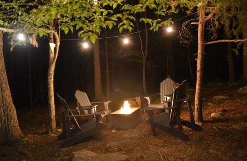 Massanutten Ski Chalet | In The Woods - 5 BR Chalet with Game Room, Fire Table and Hot Tub