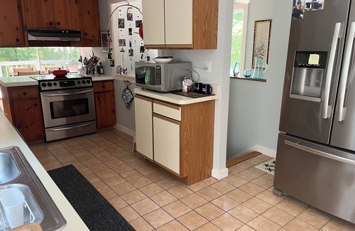 Vineyard Haven House | In the Woods/Walk to Town: Shared house w/1 other guest room