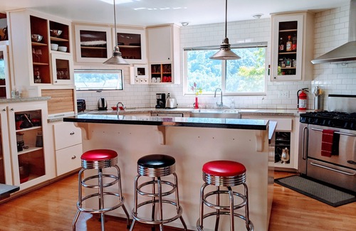 Mariposa House | In Town - CASA EL CAPITAN - Near Yosemite, Walk to restaurants, shops, hiking