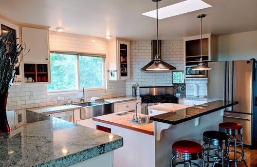 Mariposa House | In Town - CASA EL CAPITAN - Near Yosemite, Walk to restaurants, shops, hiking