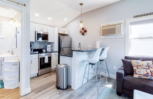 Wells Cottage | In-town cottage near the beach with marsh view, AC, saltwater pool, & hot tub