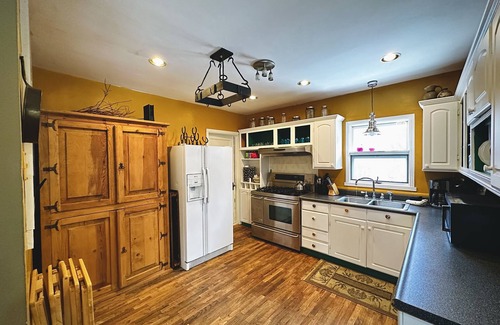Red Lodge Ski Chalet | In-Town Home, Hot Tub, Wifi, Minutes to Ski Hill