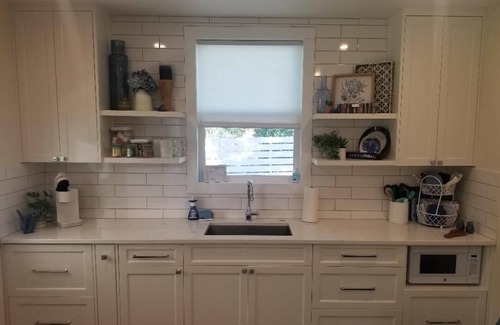 Fredericksburg Cottage | In Town. Pet Friendly. Quiet Neighborhood. Queen Bed. Perfect Getaway!