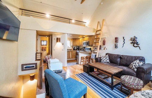Telluride House | In-Town Townhome, ski-in-out. Walk to everything - 2BD-2.5BA, Laundry- shuttle