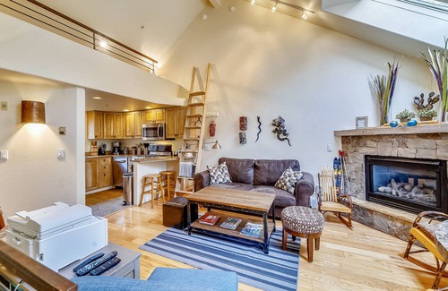 Telluride House | In-Town Townhome, ski-in-out. Walk to everything - 2BD-2.5BA, Laundry- shuttle
