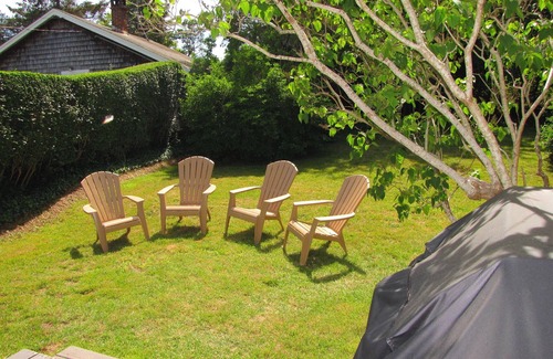 Vineyard Haven House | IN-TOWN-WALK To Everything! Adorable & Affordable , Front Porch & Deck/2 A/C