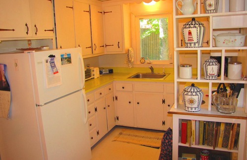 Vineyard Haven House | IN-TOWN-WALK TO EVERYTHING! Adorable & Affordable! Cozy Cape Style Home!