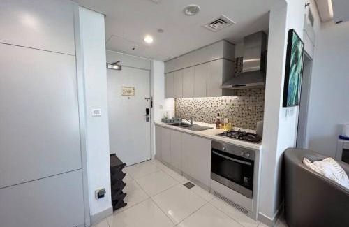 Downtown Dubai Apartment | In Vogue Live On the Canal in Business Bay