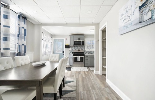 Pittsburgh House | Inclination Vacation: Renovated Luxe 5BR/3.5BA Home, 8 mins to Downtown