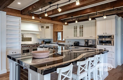 Muskoka Lakes Cottage | Incredible 9 bdrm, 9 bath, Tennis Court! Nanny Suite! Gym! Lake Muskoka!