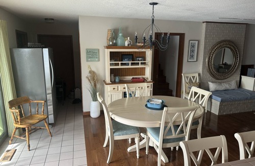 Ocean Pines House | Incredible Bayfront Home with Amazing Sunsets! A warm home with lots of space