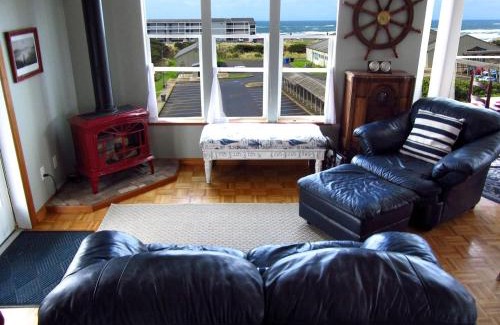 Newport House | Incredible Beach House with Stunning Views in Newport, Oregon