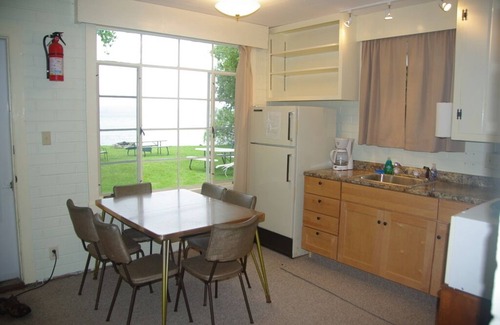 Lake Township Cottage | Incredible Lake Front Stay on Crystal Lake!