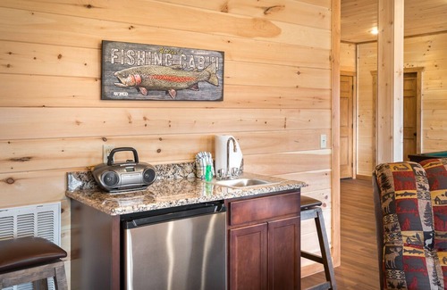 Chalet Village Cabin | Incredible Mountain Views, 4 Master suites, Game Room, Large deck areas