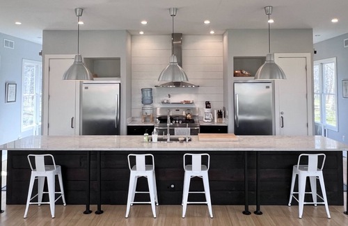 Sawyer House | Incredible, MUST SEE home! 10 mins from Warren Dunes State Park & Beach